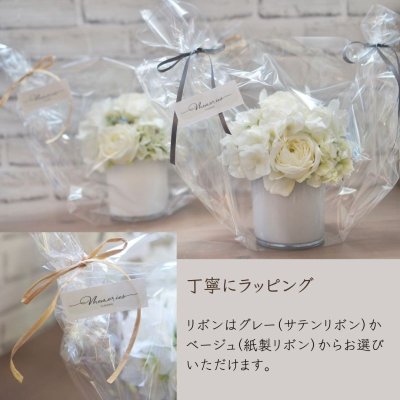画像1: お悔やみ用のアレンジメント（高級造花、Mサイズ、ホワイト or グレー）