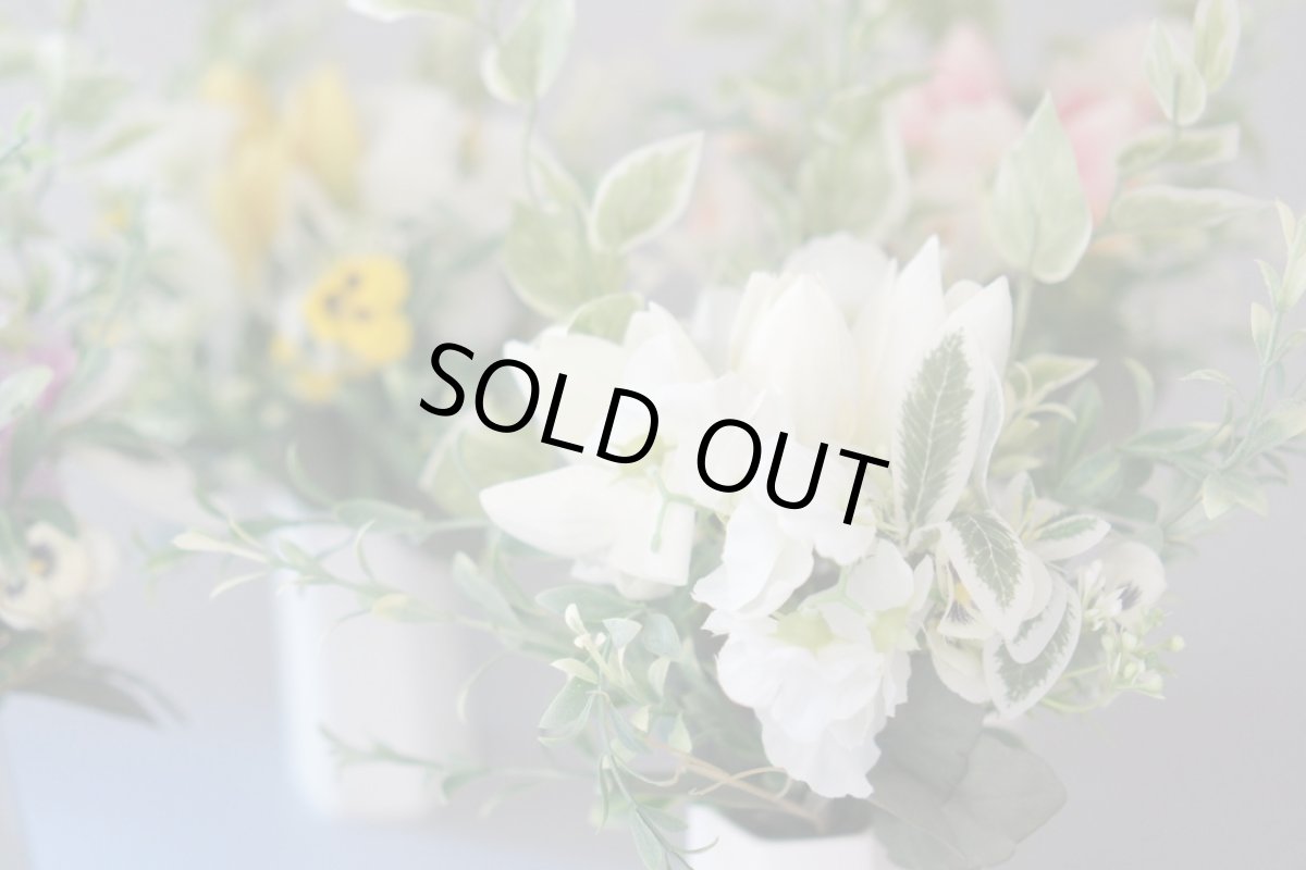 画像2: お墓用高級造花 【MEMORIES PREMIUM】春のお供えチューリップ(白・1対) (2)