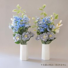 画像1: お墓用高級造花 【MEMORIES PREMIUM】淡いブルーの花束（Lサイズ・１対） (1)