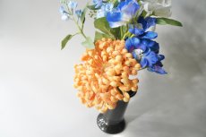 画像2: 夏の御仏壇のお供え花（ブルー×オレンジ菊） (2)