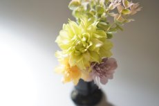 画像4: 御仏壇用のお供え花（秋色ユーカリとダリアのお供え花） (4)
